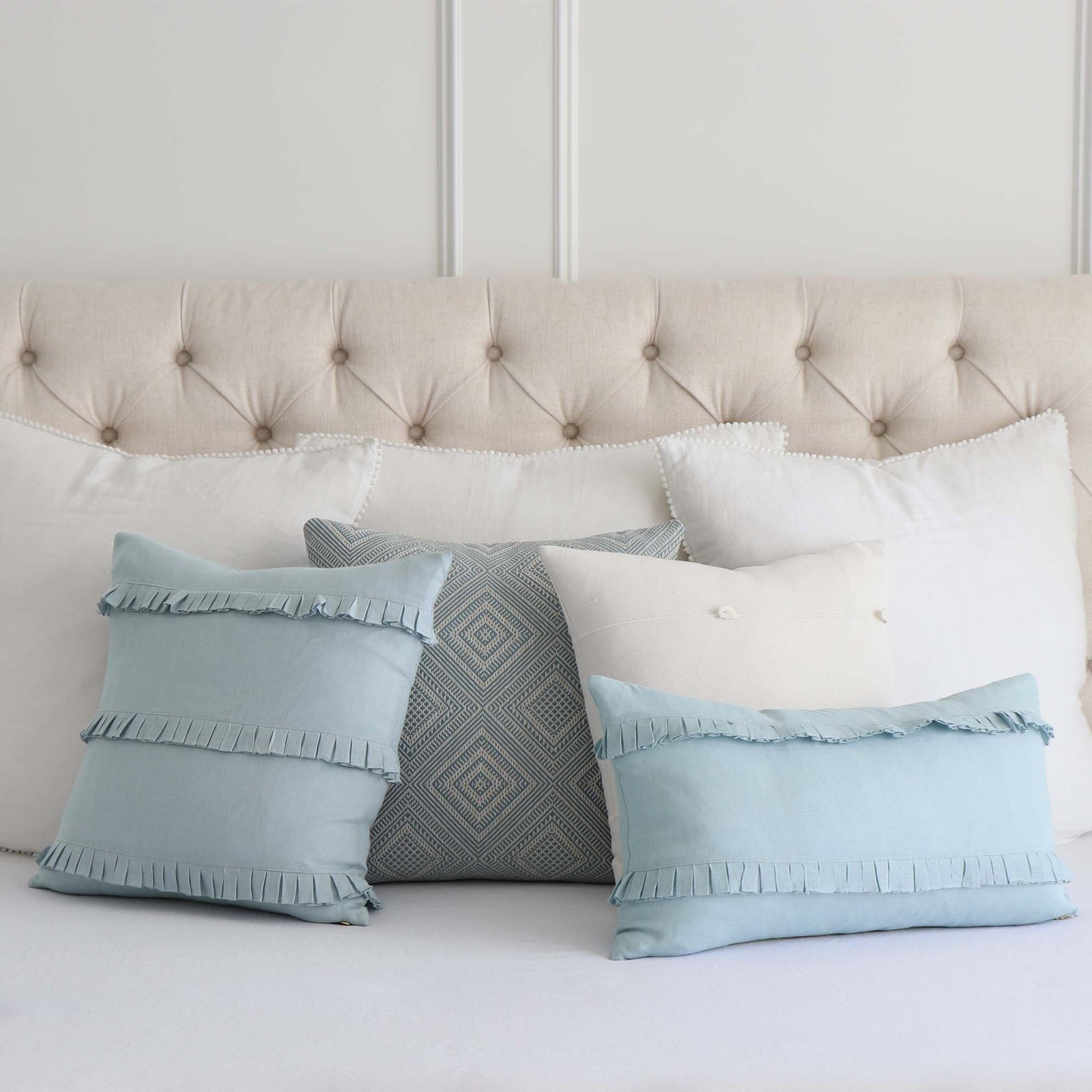 New Arrivals Chloe and Olive Designer Luxury Throw Pillow Covers