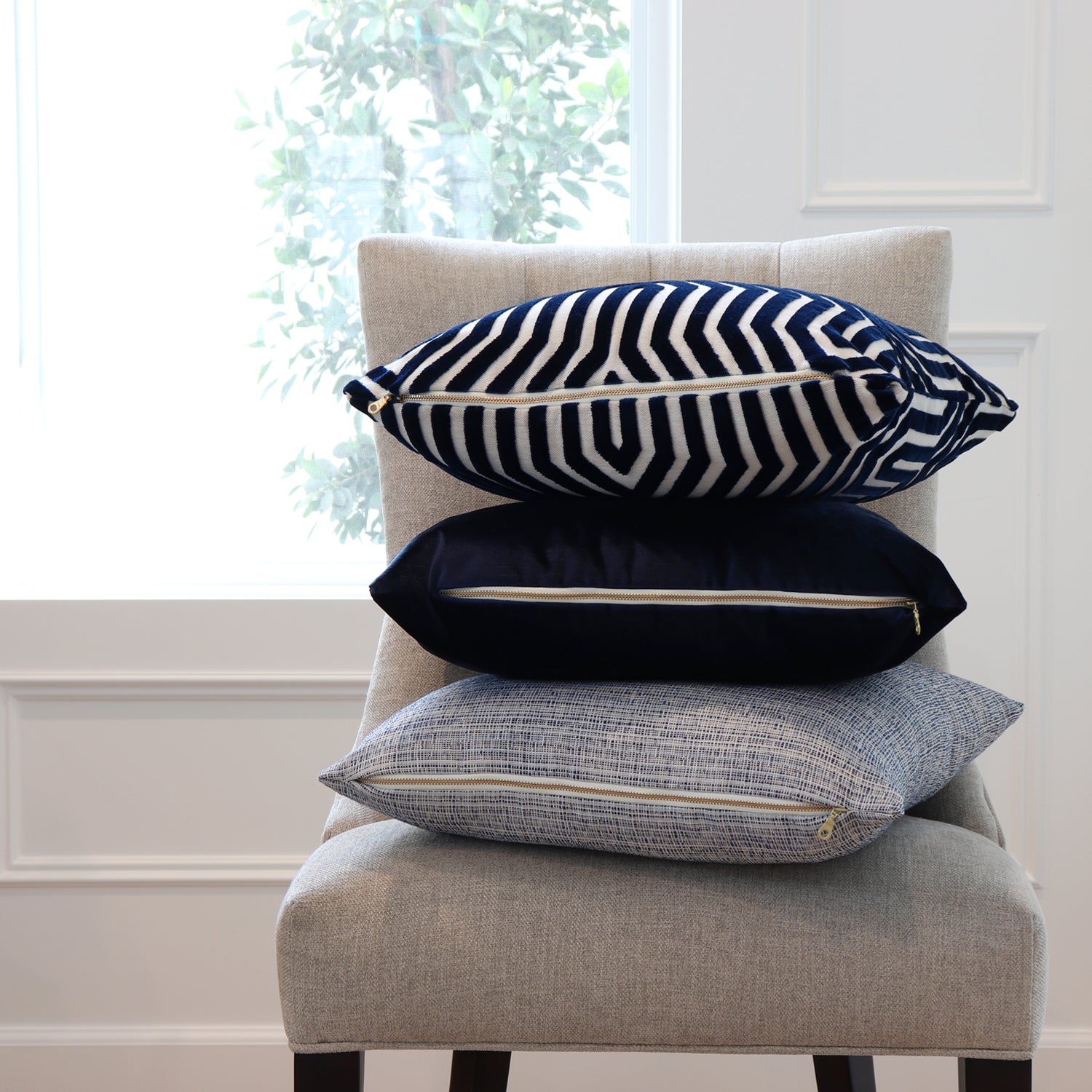 Vanderbilt Bleu Velvet Pillow Cover