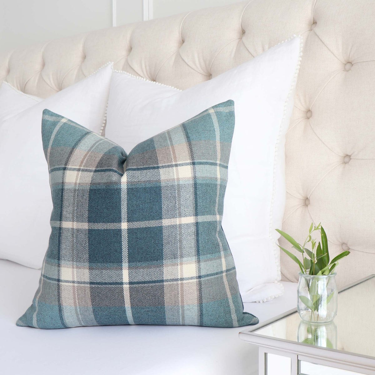 New Arrivals Chloe and Olive Designer Luxury Throw Pillow Covers