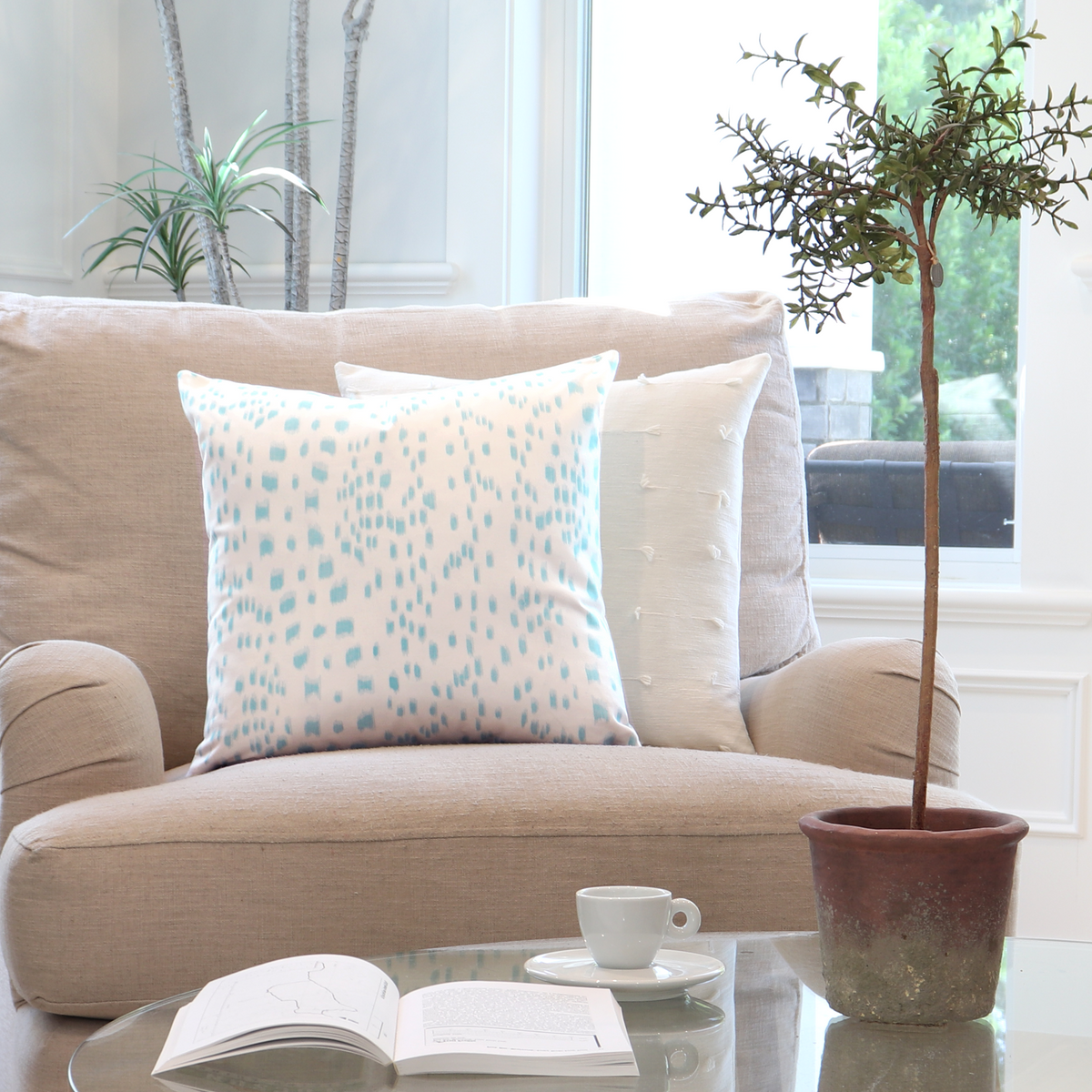 Les Touches Pool Light Blue Throw Pillow Cover in Living Room