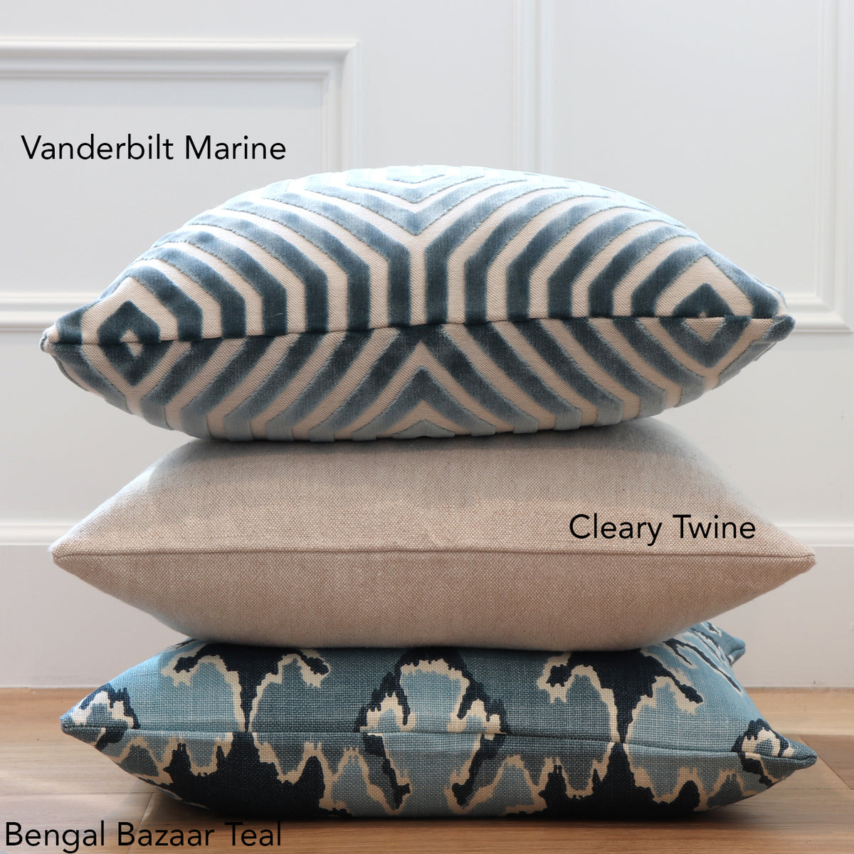 Vanderbilt Marine Velvet Pillow Cover in Lifestyle